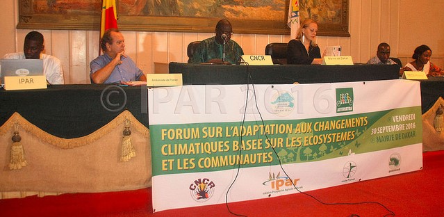 Cérémonie d'ouverture, avec les représentants de la Marie de Dakar, l'Ambassade de France, le CNCR, l'IPAR, Enda PRONAT, Plateforme ALTERNATIBA